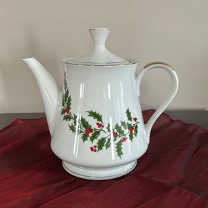 COPY - Christmas Holly Teapot